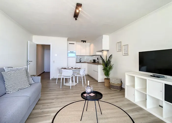 Royal Ascot R7 Met Terras En Zeezicht Op Toplocatie Appartement Oostende